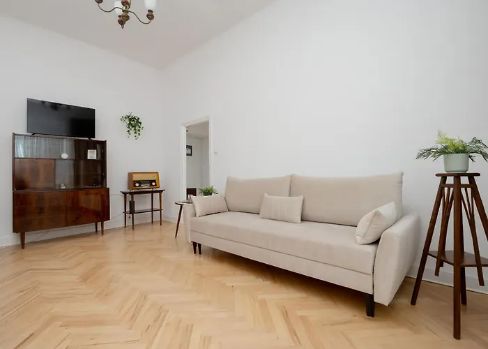 Spacious Vintage 1930\'S Inspired Apartment By Noclegi Renters