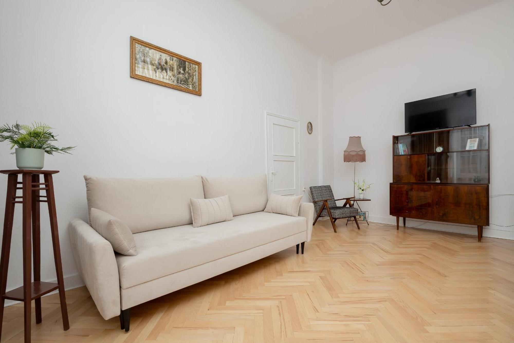 Spacious Vintage 1930's Inspired By Renters Apartament Warszawa