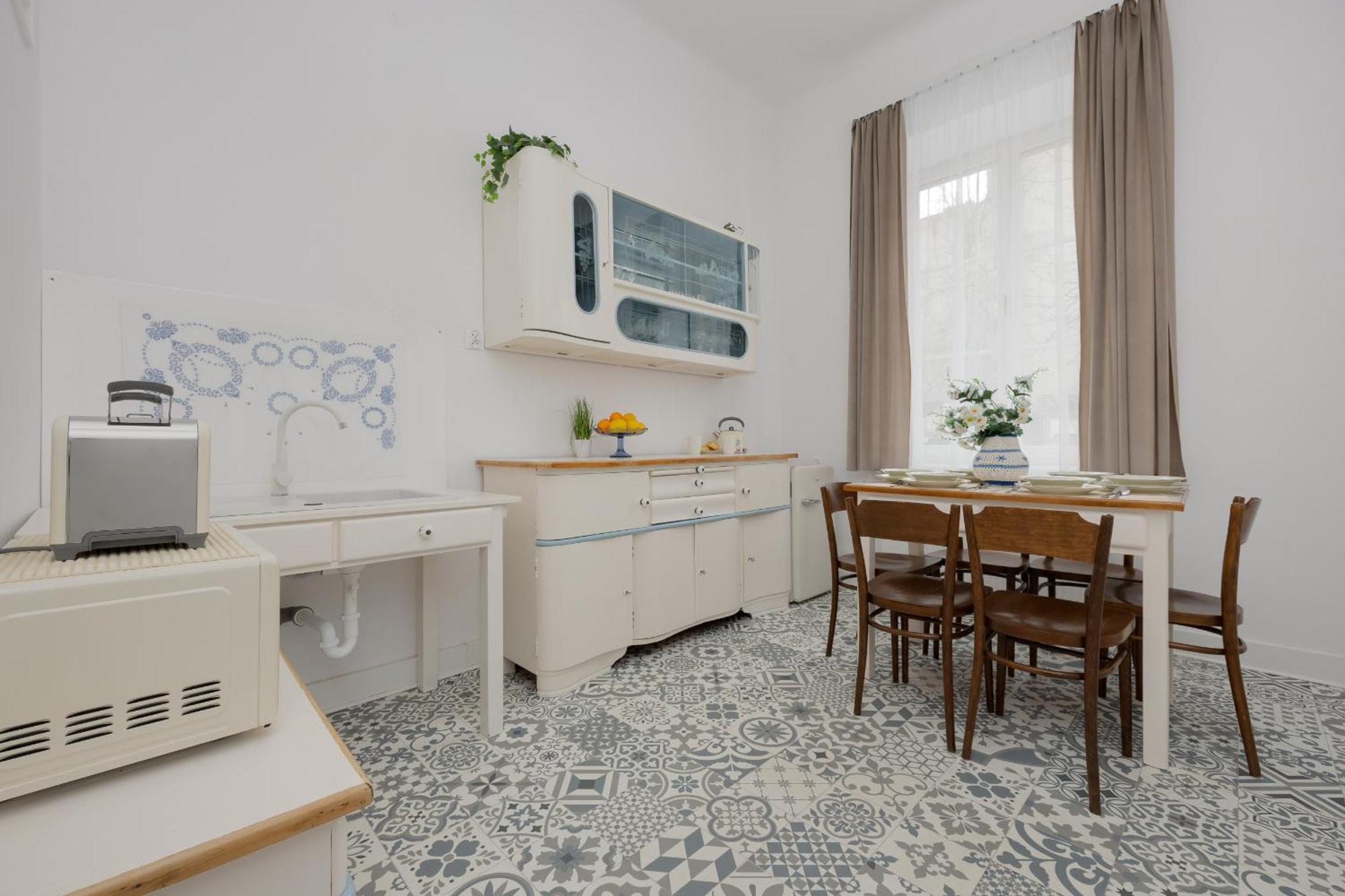 Spacious Vintage 1930's Inspired By Renters Warszawa